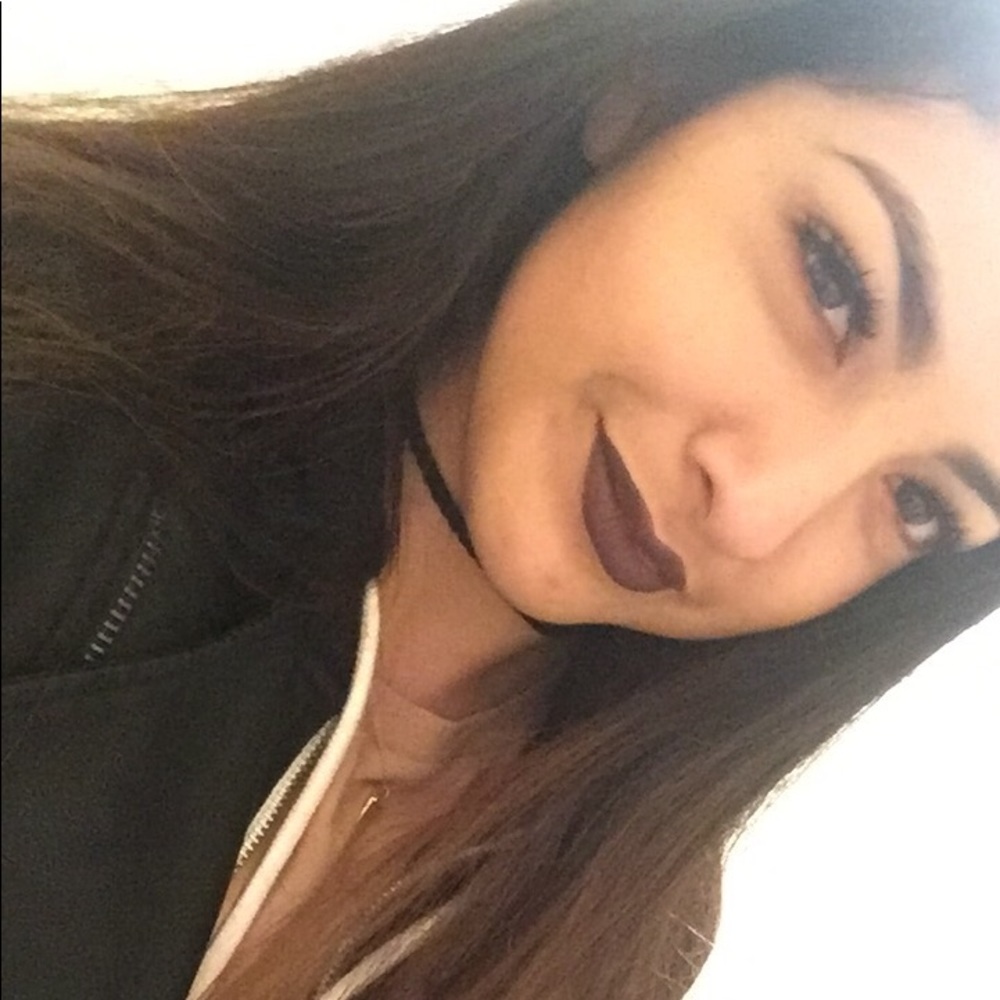 Meet your Posher, Anahi